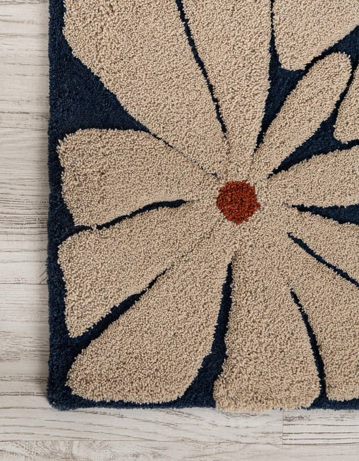 Detail image of 4' 1 x 6' 1 Handtufted Wool Rug
