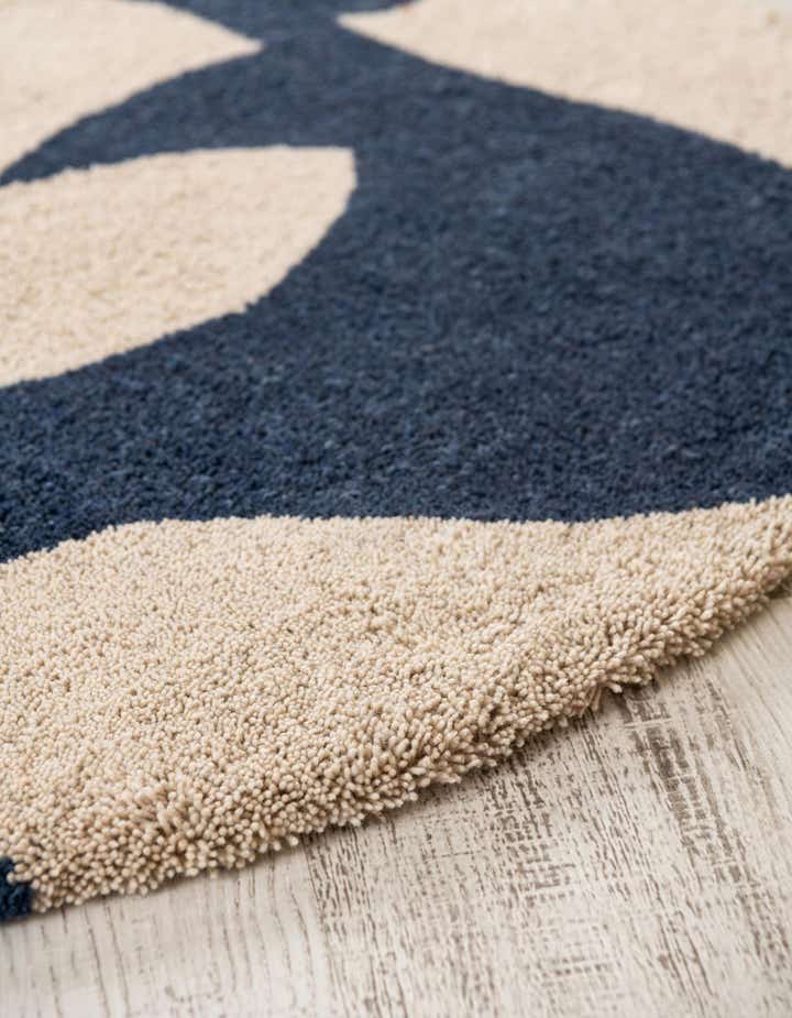 7' 1 x 7' 1 Handtufted Wool Round Rug