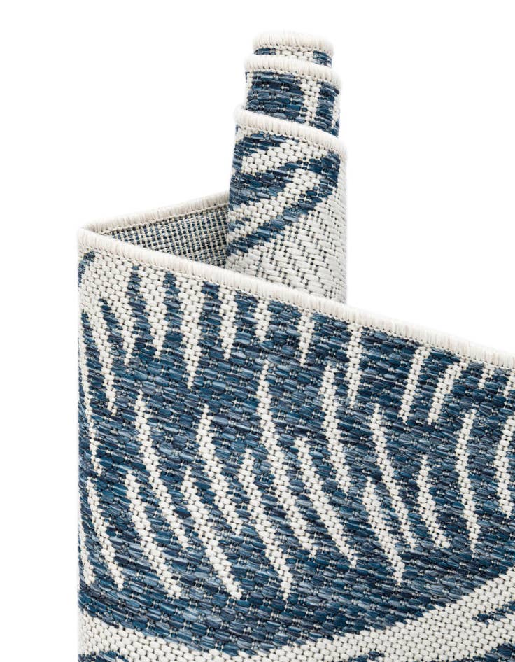 Detail image of 10' x 10' Easy-Clean Coastal Indoor / Outdoor Round Rug