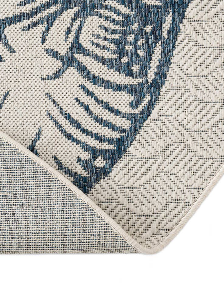 Detail image of 7' 10 x 7' 10 Easy-Clean Coastal Indoor / Outdoor Round Rug