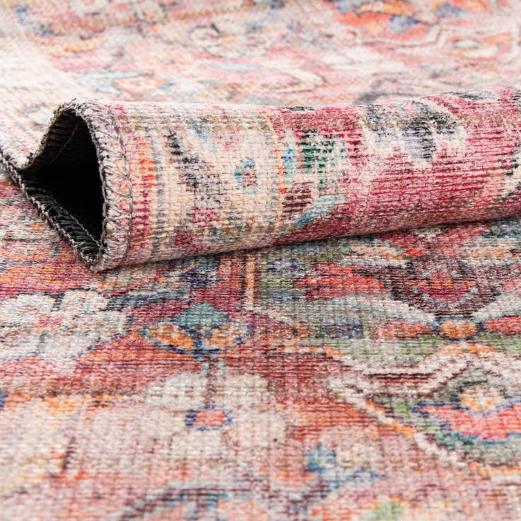 Detail image of 7' 10 x 10' Washable Nostalgia Oval Rug