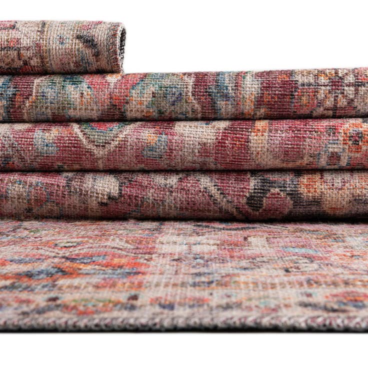 Detail image of 7' 10 x 10' Washable Nostalgia Oval Rug