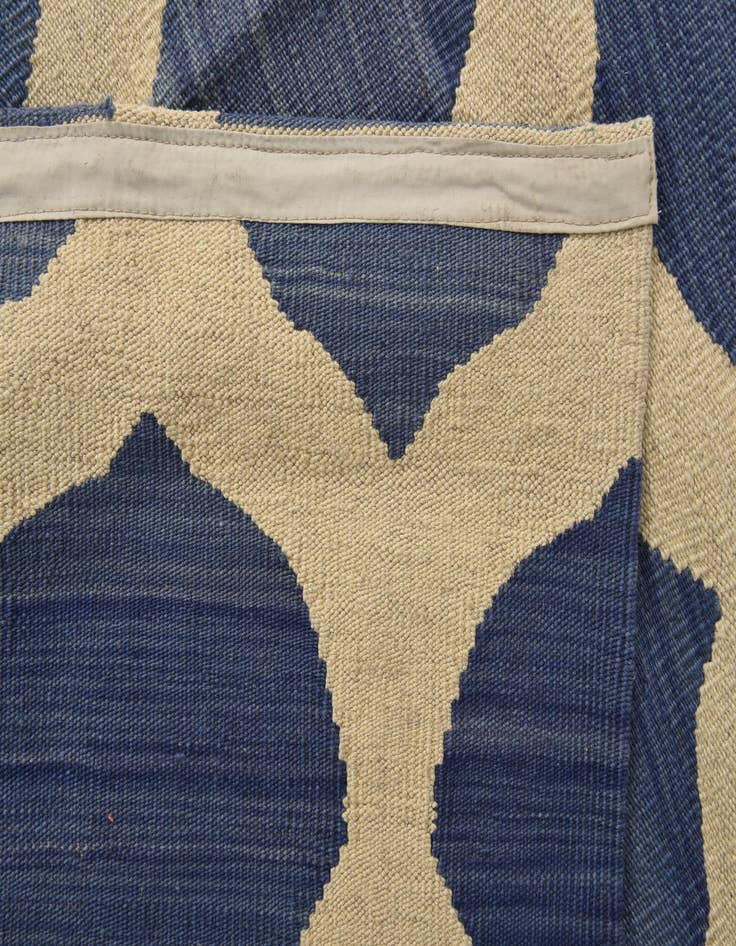 Detail image of 8' 5 x 9' 8  Hand Woven Kilim Modern Wool Rug