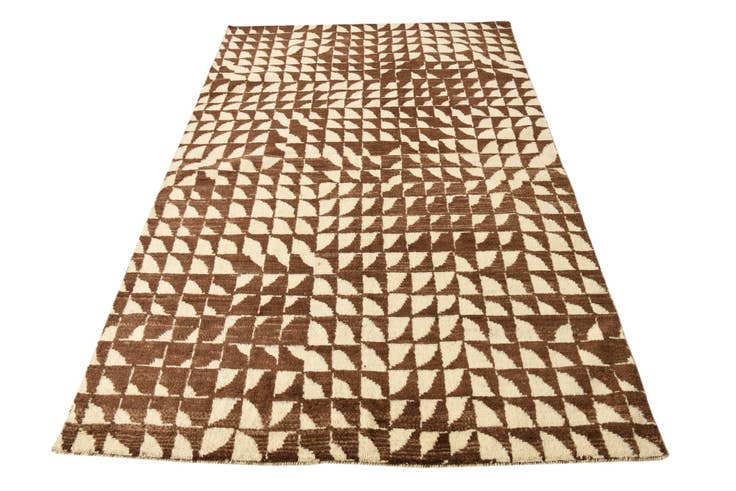 Detail image of 5' x 8' Hand Knotted Darya Wool Rug