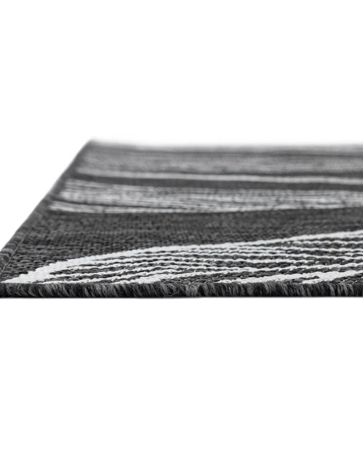 Detail image of 9' x 12' Easy-Clean Botanical Indoor / Outdoor Rug