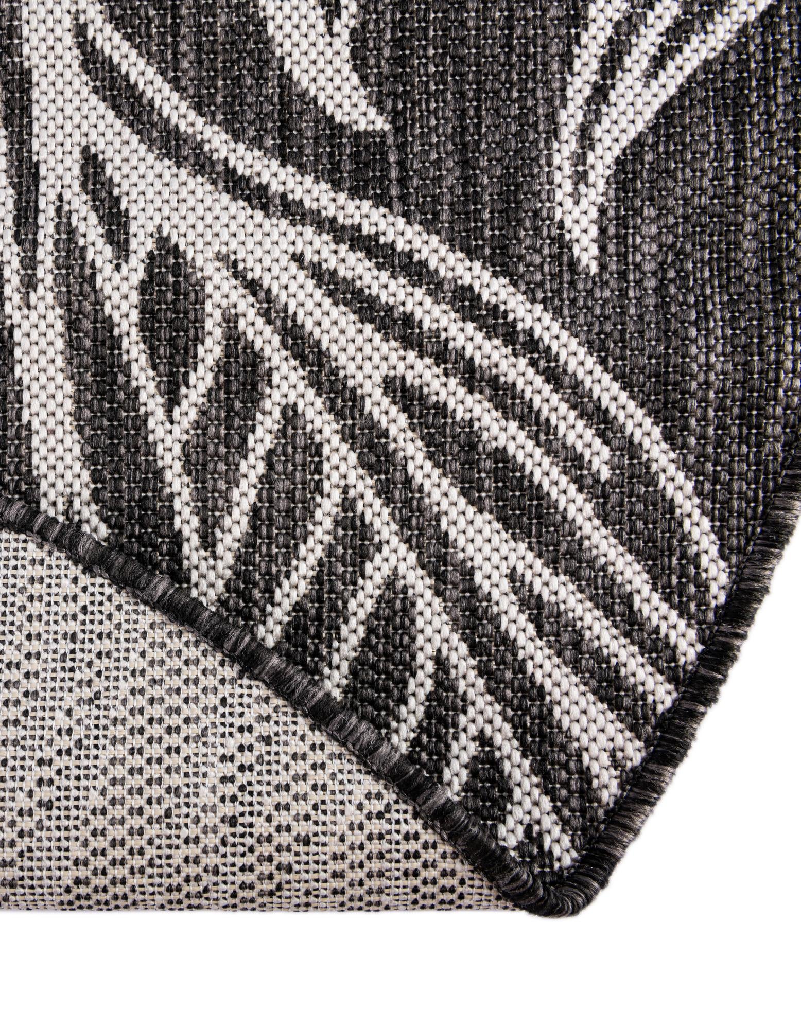 13' x 13' Easy-Clean Botanical Indoor / Outdoor Round Rug