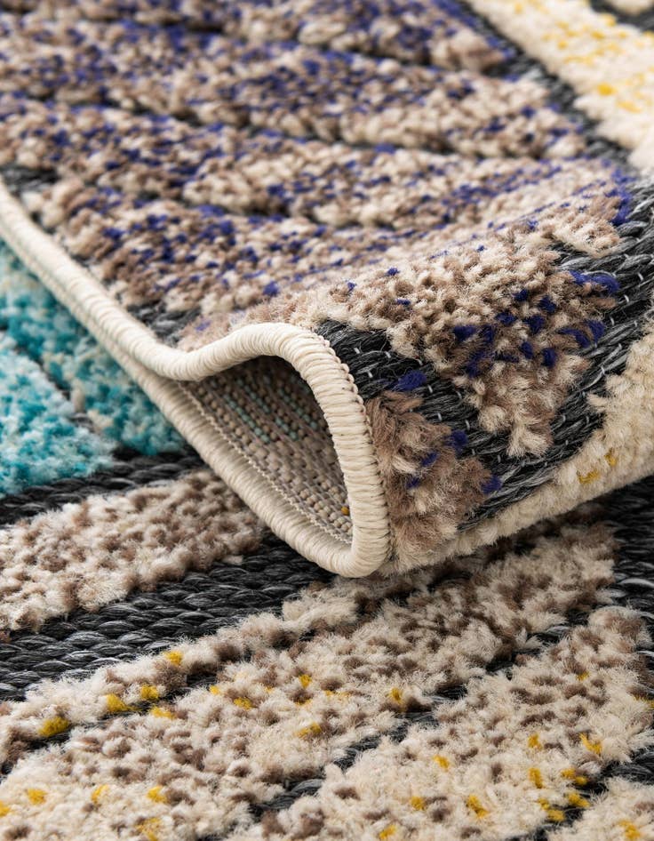 Detail image of 4' x 6' Easy-Clean Casablanca Indoor / Outdoor Rug