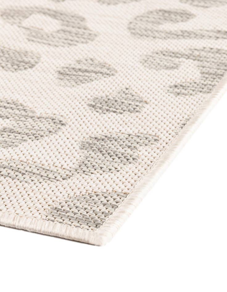 Detail image of 2' 7 x 10' Easy-Clean Safari Indoor / Outdoor Runner Rug