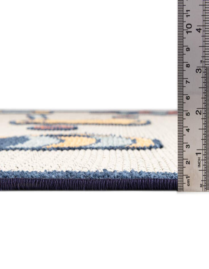 Detail image of 5' x 7' 7  Washable  Indoor / Outdoor Rug