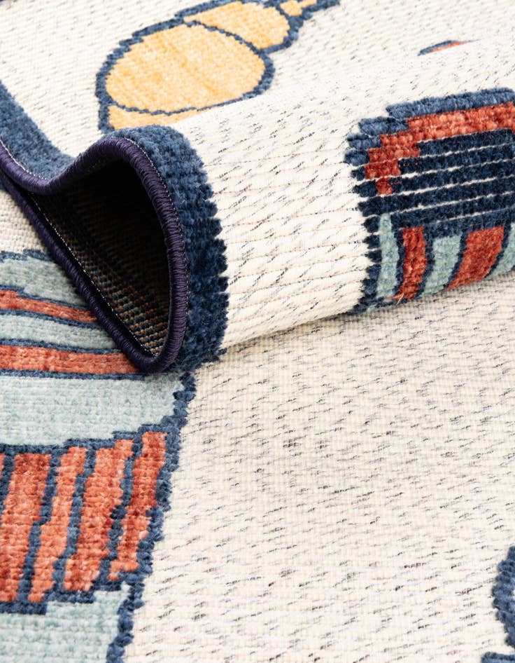 Detail image of 5' x 7' 7  Washable  Indoor / Outdoor Rug