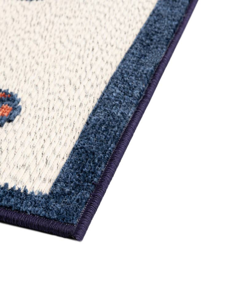 Detail image of 5' x 7' 7  Washable  Indoor / Outdoor Rug
