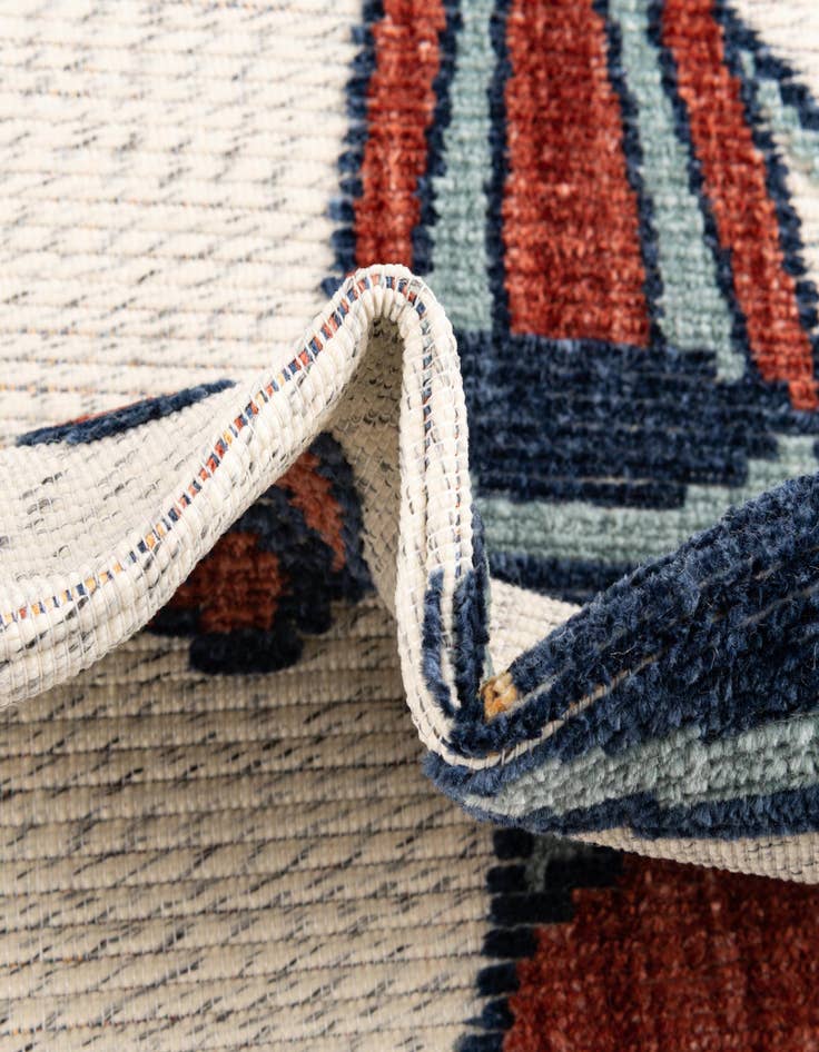Detail image of 5' x 7' 7  Washable  Indoor / Outdoor Rug