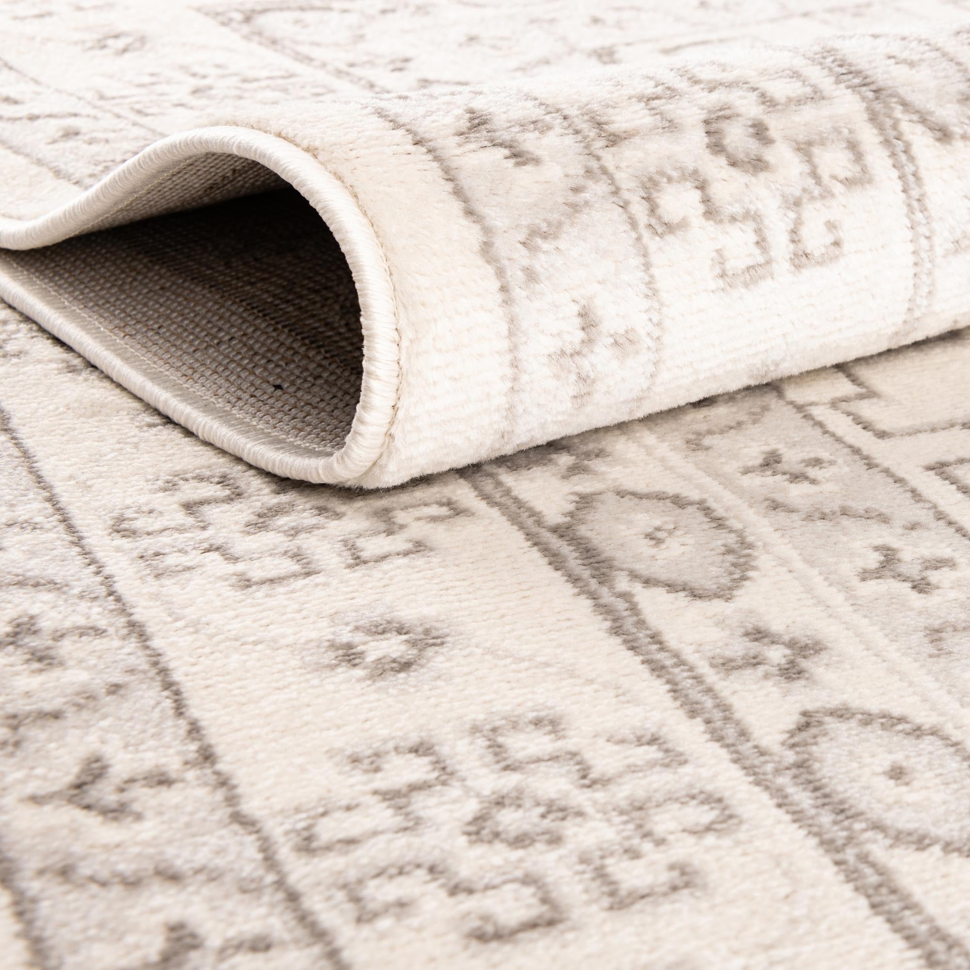 5' 3 x 8' Charlotte Oval Rug