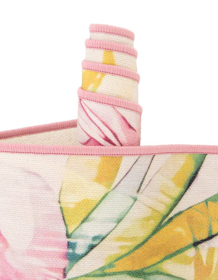 Detail image of 2' x 3' 1  Washable Jill Zarin Caribbean Indoor / Outdoor Oval Rug