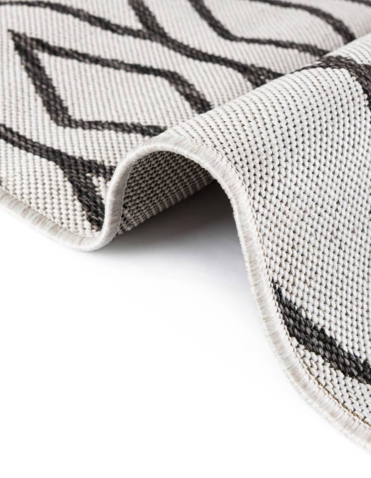 Detail image of 7' 10 x 10' Easy-Clean Jill Zarin Turks and Caicos Indoor / Outdoor Oval Rug