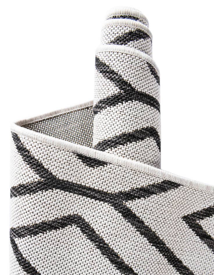 Detail image of 7' 10 x 10' Easy-Clean Jill Zarin Turks and Caicos Indoor / Outdoor Oval Rug