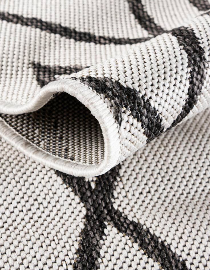 Detail image of 5' 3 x 8' Easy-Clean Jill Zarin Turks and Caicos Indoor / Outdoor Oval Rug