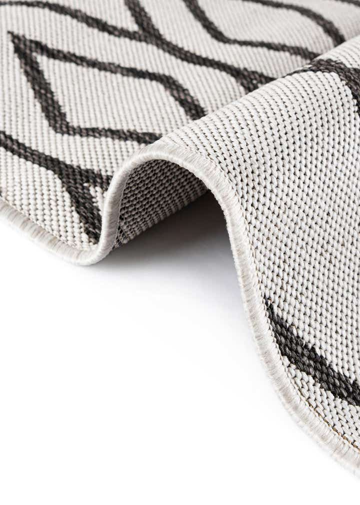 5' 3 x 8' Easy-Clean Jill Zarin Turks and Caicos Indoor / Outdoor Oval Rug
