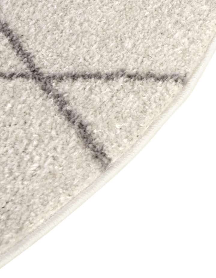 5' 3 x 8' Lattice Frieze Oval Rug