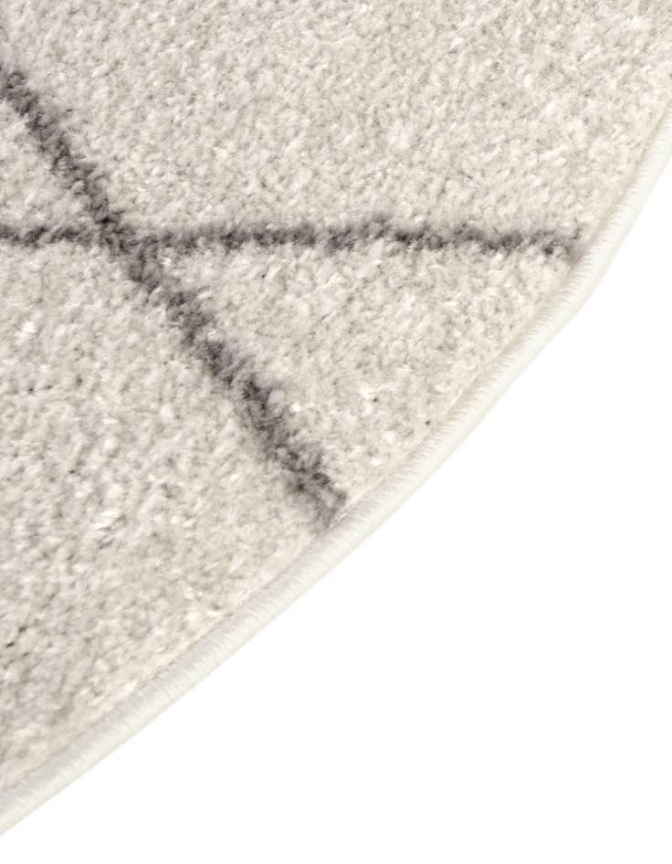 Detail image of 5' 3 x 8' Lattice Frieze Oval Rug