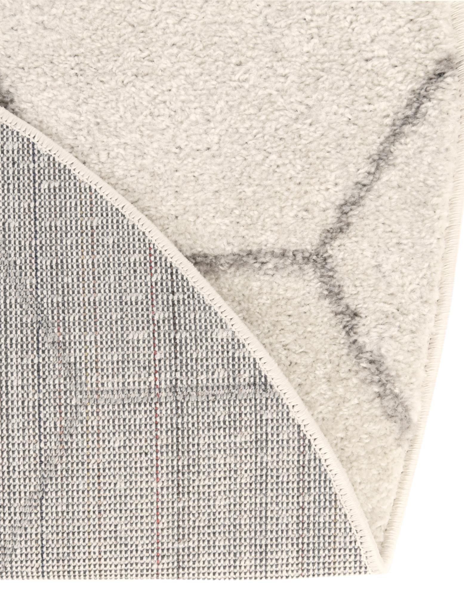 5' 3 x 8' Lattice Frieze Oval Rug