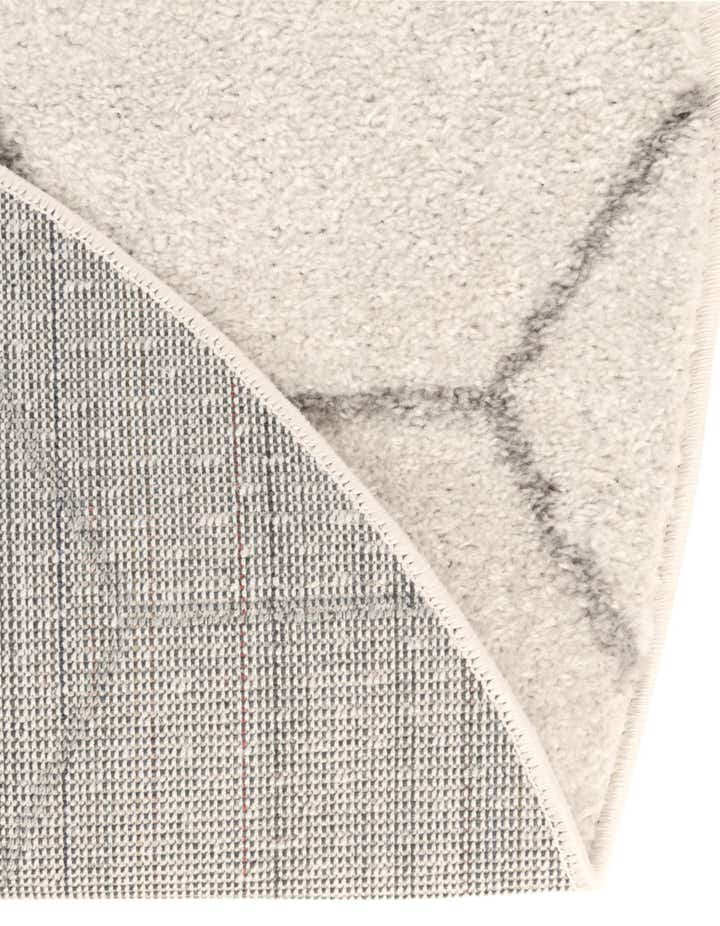 5' 3 x 8' Lattice Frieze Oval Rug