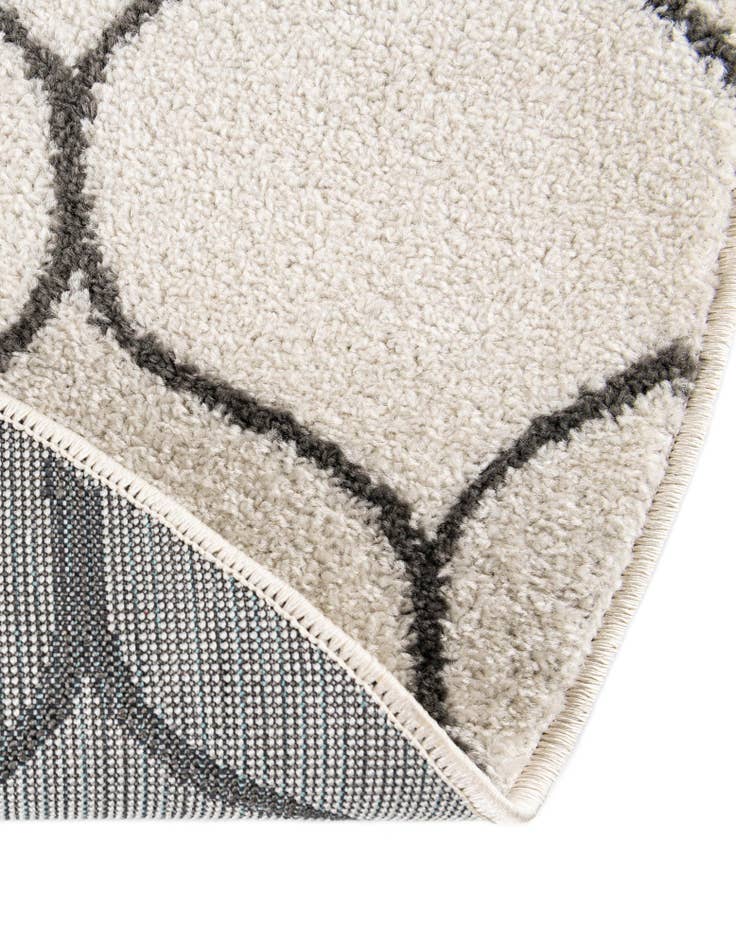 Detail image of 3' x 5' 3 Lattice Frieze Oval Rug