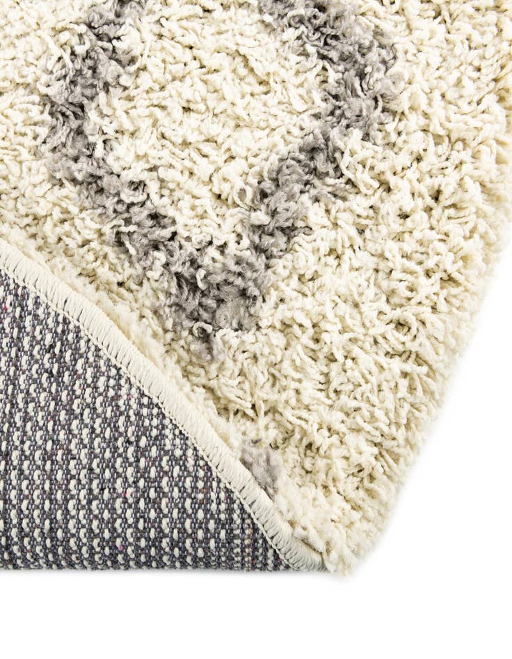 Detail image of 4' x 6' Lattice Shag Oval Rug