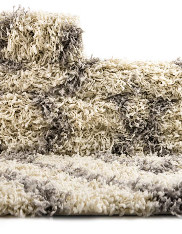 Detail image of 4' x 6' Lattice Shag Oval Rug