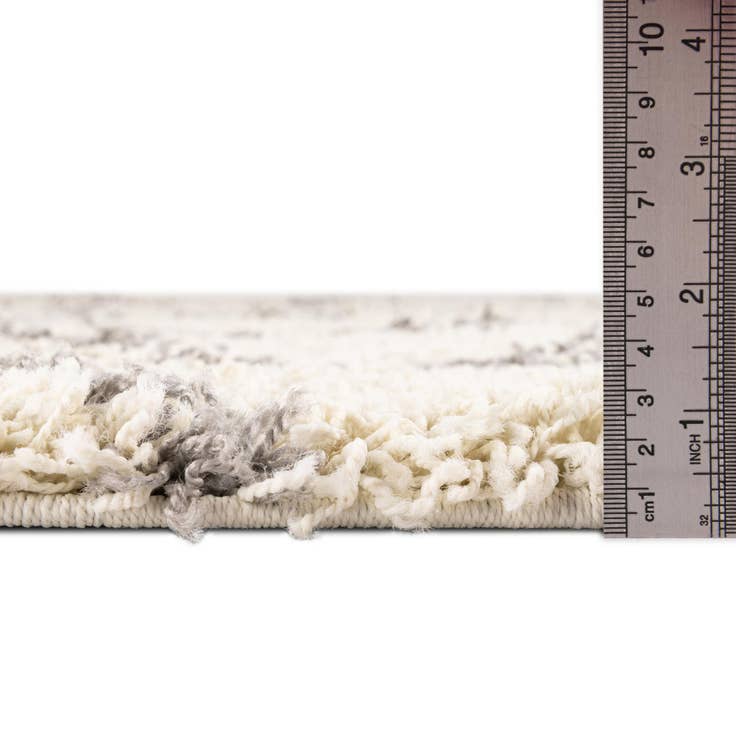 Detail image of 4' x 6' Lattice Shag Oval Rug