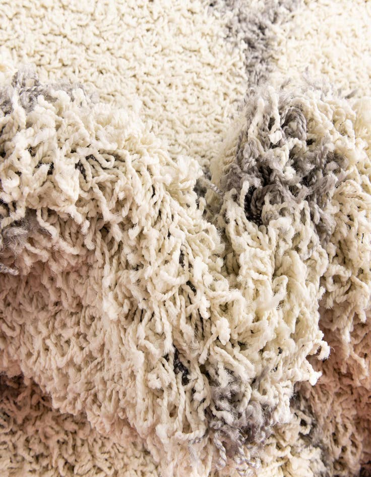 Detail image of 5' 3 x 8' Lattice Shag Oval Rug