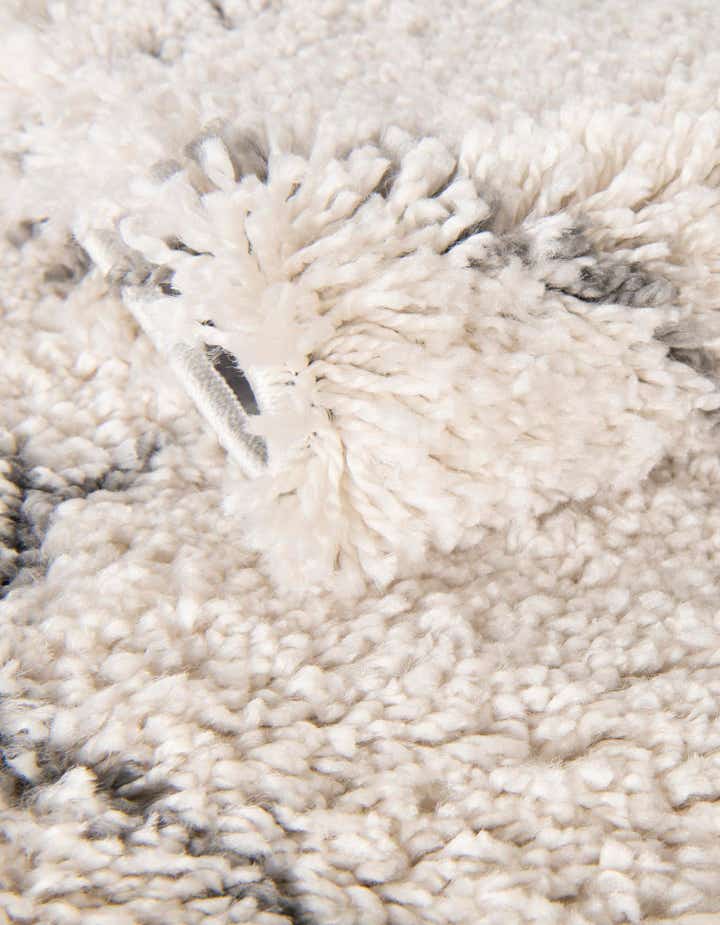 5' 3 x 8' Moroccan Shag Oval Rug