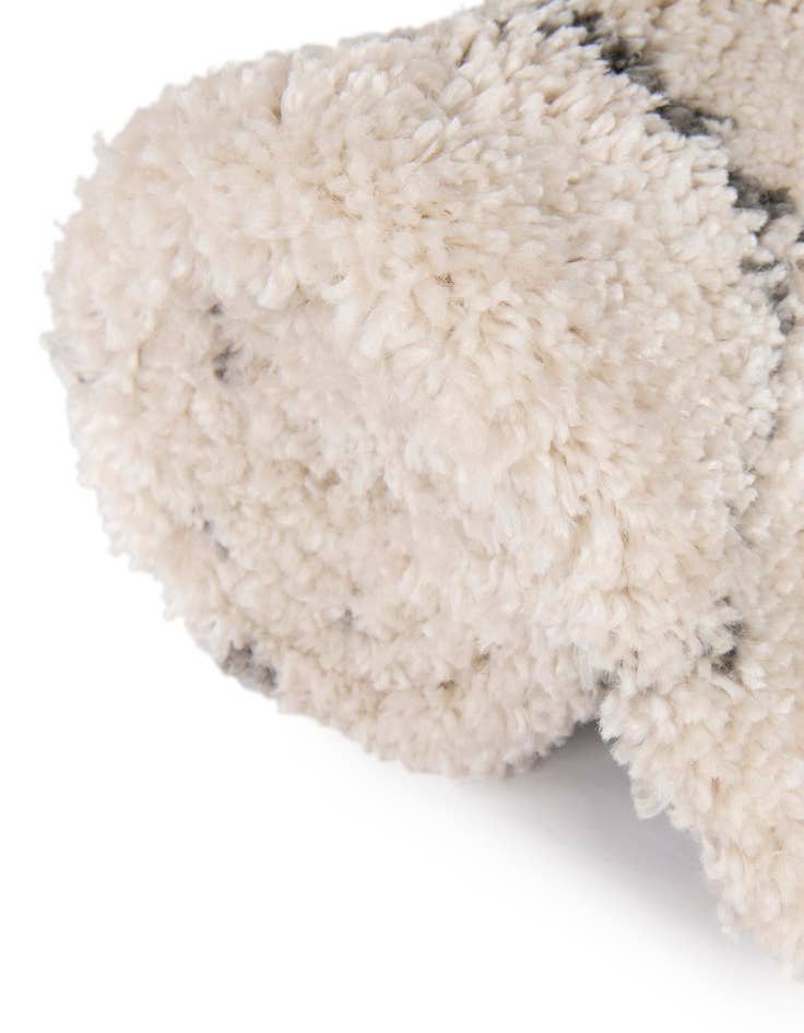 Detail image of 4' x 6' Moroccan Shag Oval Rug