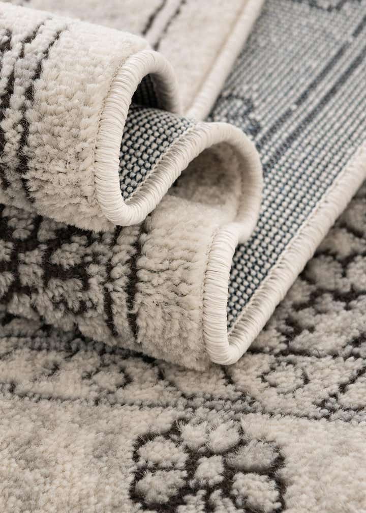 6' x 9' Nyla Oval Rug