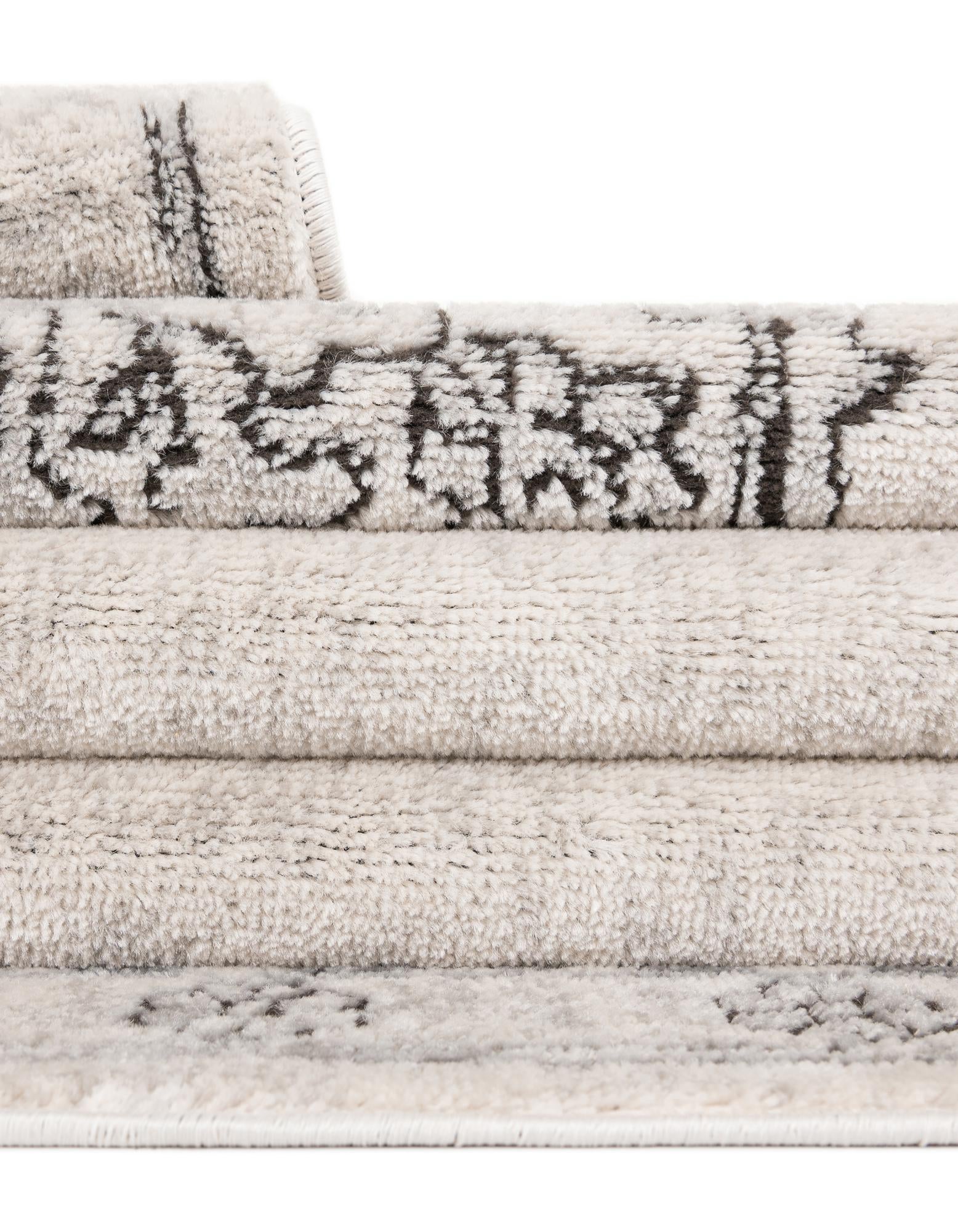 4' x 6' Nyla Oval Rug