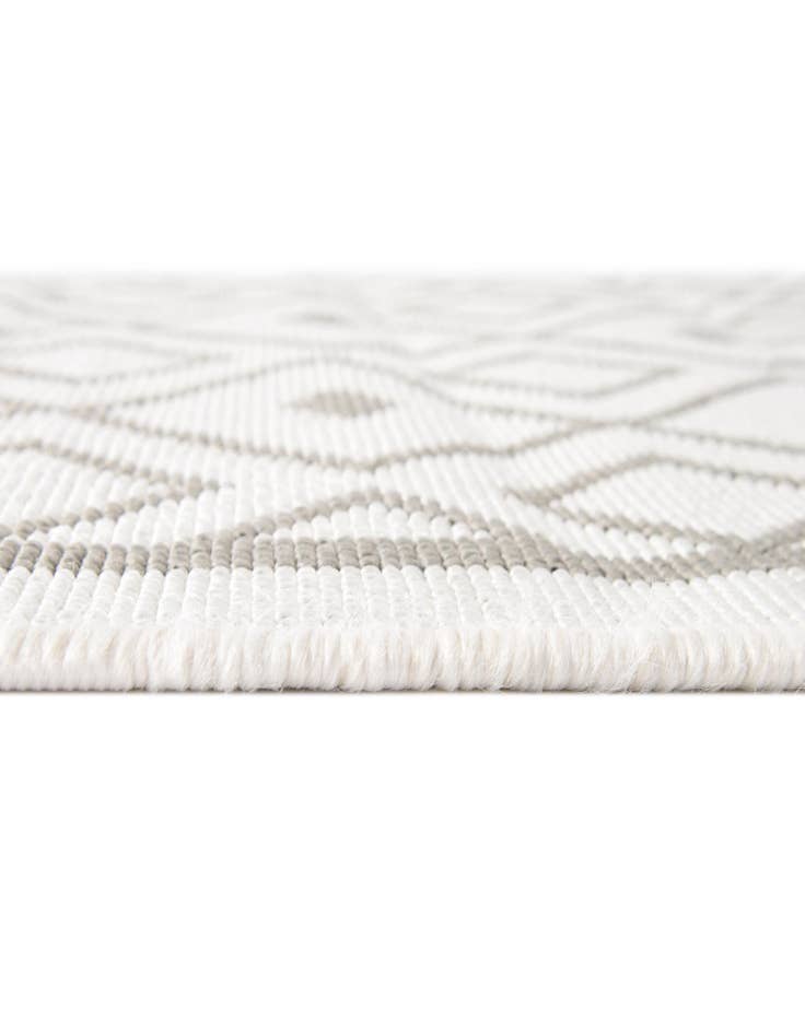 Detail image of 7' 10 x 10' Washable Lattice Indoor / Outdoor Oval Rug