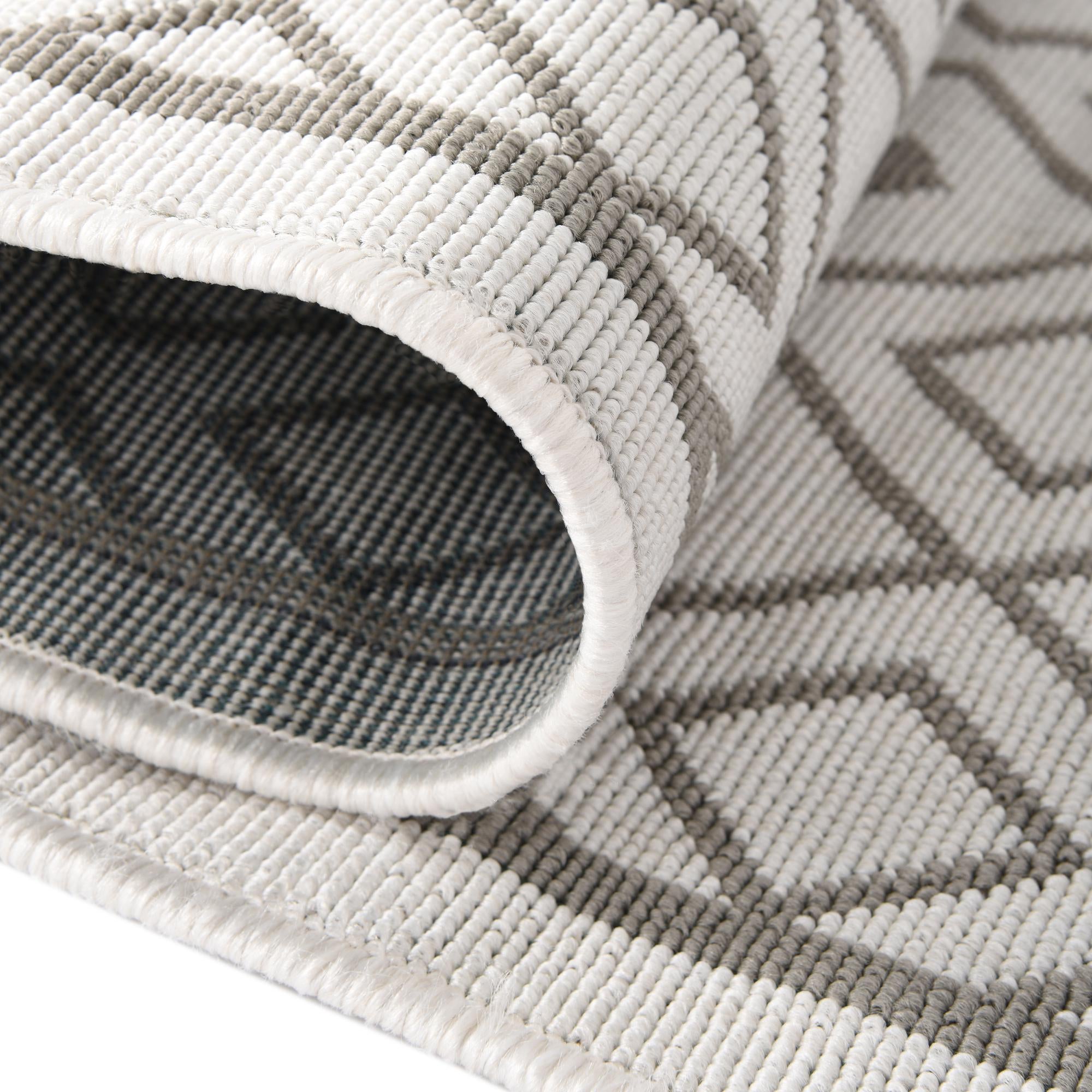 5' 3 x 8' Easy-Clean Lattice Indoor / Outdoor Oval Rug