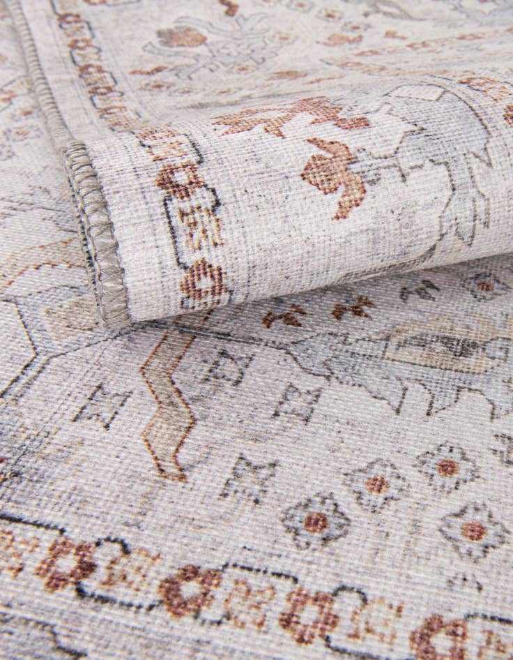 Detail image of 2' x 3' 1 Washable Timeless Oval Rug