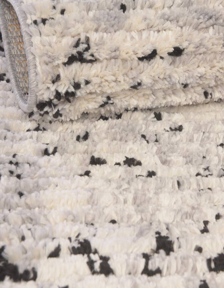 Detail image of 8' x 10' Tucson Oval Rug