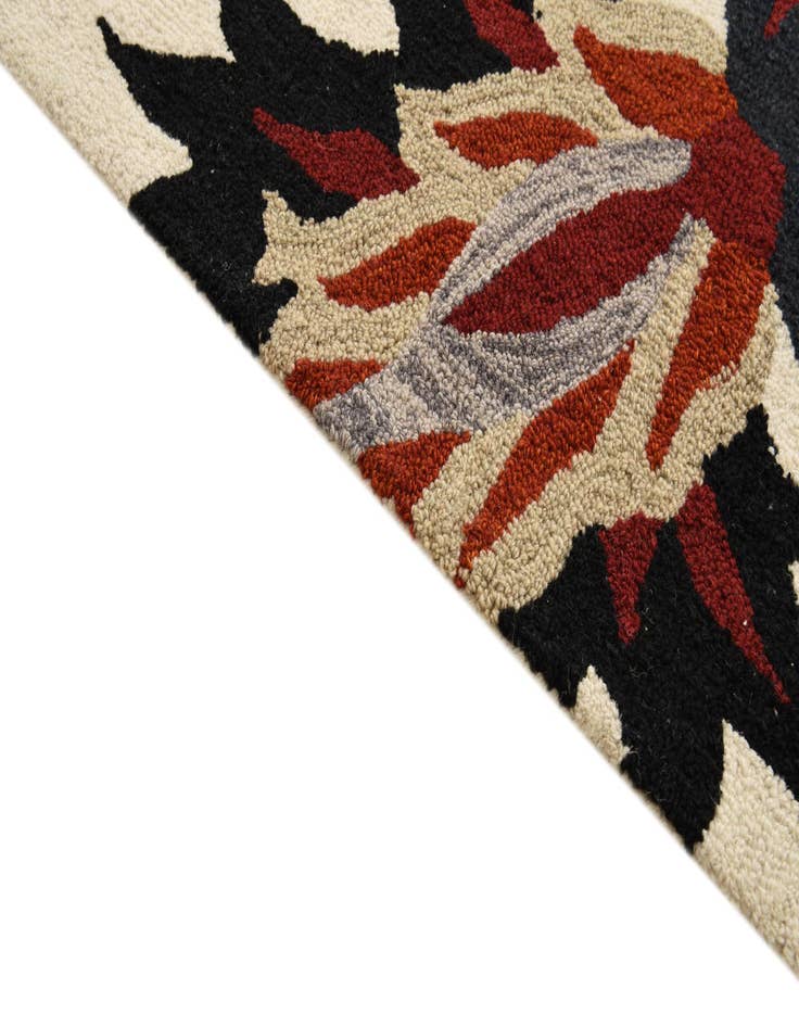 Detail image of 5' x 8' Agra Rug