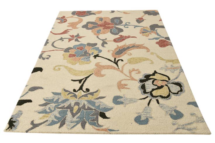 Detail image of 5' x 8' Agra Rug