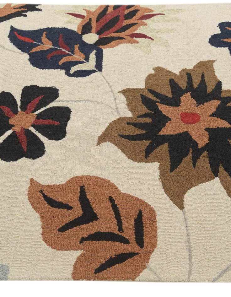Detail image of 5' 1 x 8' Agra Wool Rug