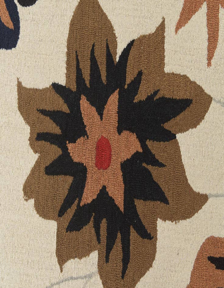 Detail image of 5' 1 x 8' Agra Wool Rug