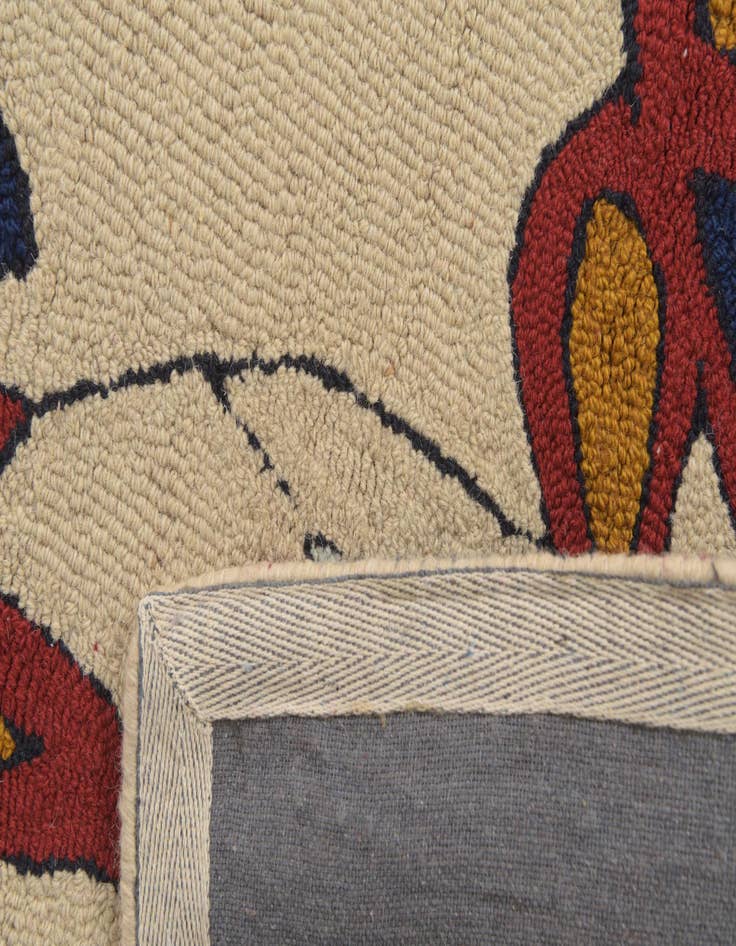 Detail image of 5' x 8' Agra Wool Rug