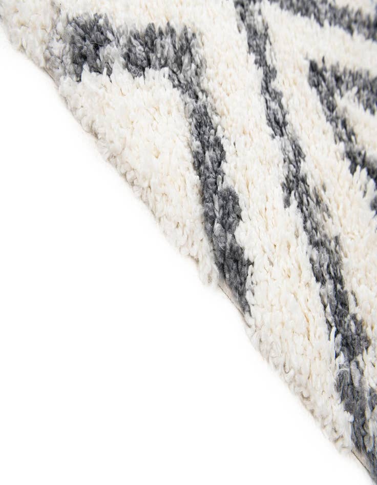 Detail image of 5' 4 x 7' 7 Athena Shag Rug