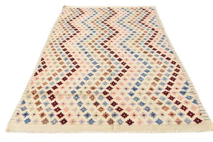 5' 4 x 8' Hand Knotted Balouch Wool Rug