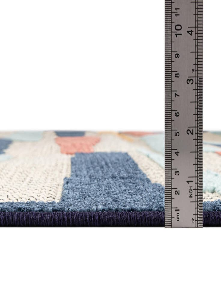 Detail image of 7' x 10' Easy-Clean Belize Indoor / Outdoor Rug