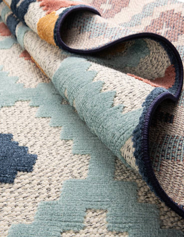 Detail image of 4' x 6' Easy-Clean Belize Indoor / Outdoor Rug