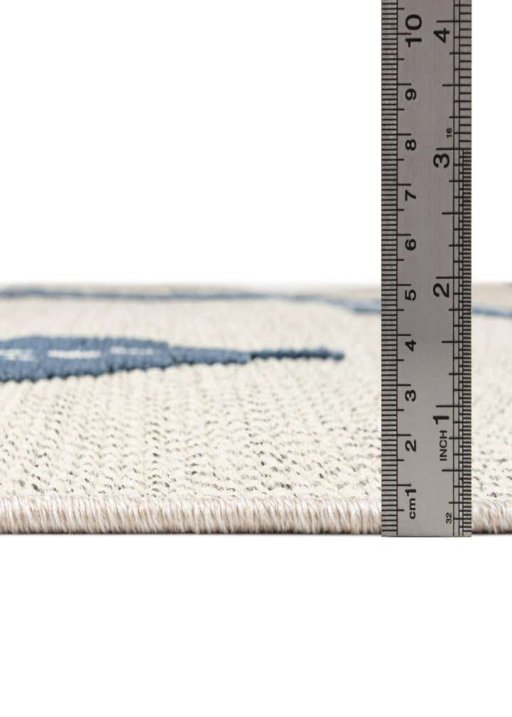5' 3 x 8' Easy-Clean Belize Indoor / Outdoor Rug