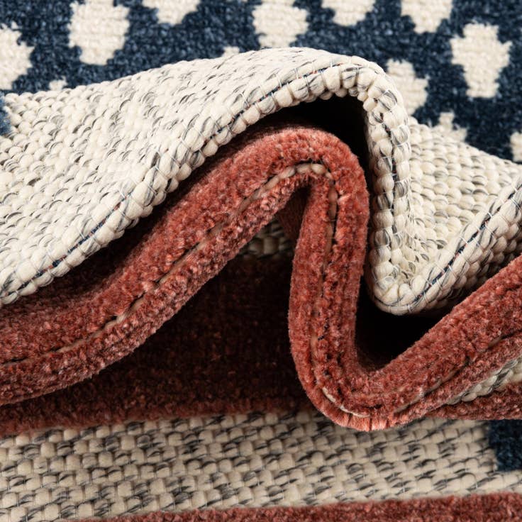 Detail image of 7' x 10' Easy-Clean Belize Indoor / Outdoor Rug